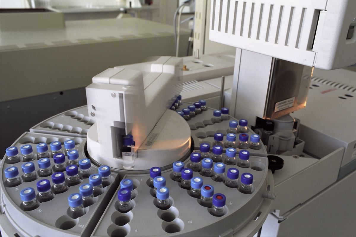 Bilimsel araştırma laboratuvarında kombinasyon tedavi çalışmaları